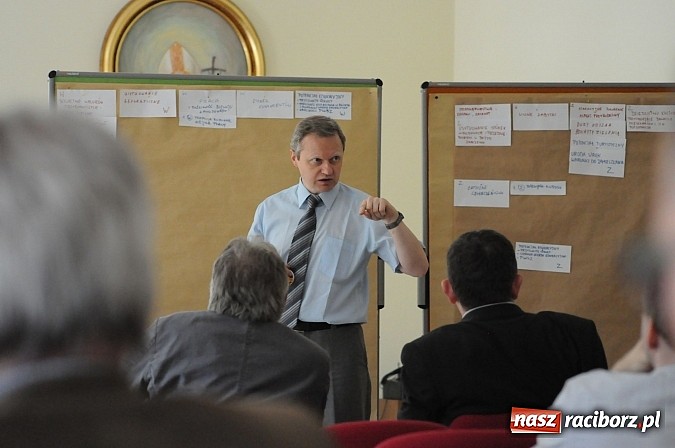 Zdjęcie w galerii na portalu naszraciborz.pl: W starym opactwie szukali pomysłów na rozwój ziemi raciborskiej wiadomości z regionu