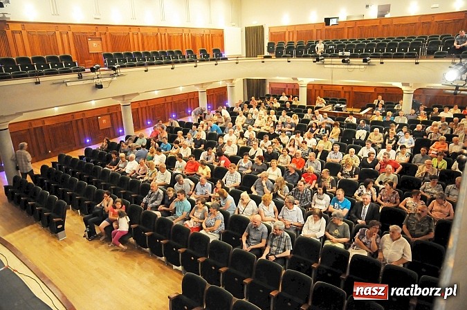 Zdjęcie w galerii na portalu naszraciborz.pl: Nowy film o Raciborzu pt. Z biegiem Psinki - premiera z oklaskami na widowni wiadomości z regionu
