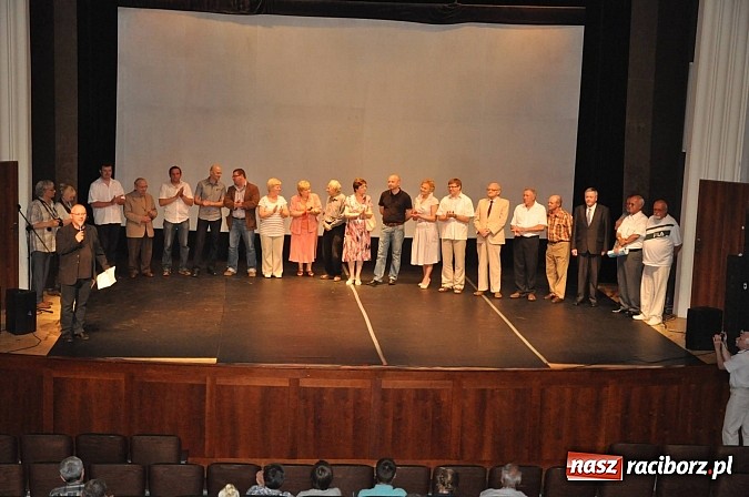 Zdjęcie w galerii na portalu naszraciborz.pl: Nowy film o Raciborzu pt. Z biegiem Psinki - premiera z oklaskami na widowni wiadomości z regionu