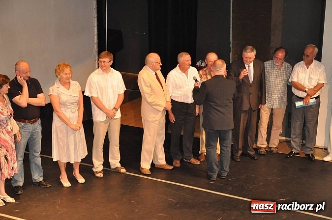 Zdjęcie w galerii na portalu naszraciborz.pl: Nowy film o Raciborzu pt. Z biegiem Psinki - premiera z oklaskami na widowni wiadomości z regionu
