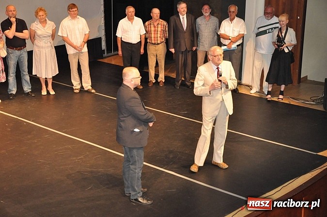 Zdjęcie w galerii na portalu naszraciborz.pl: Nowy film o Raciborzu pt. Z biegiem Psinki - premiera z oklaskami na widowni wiadomości z regionu