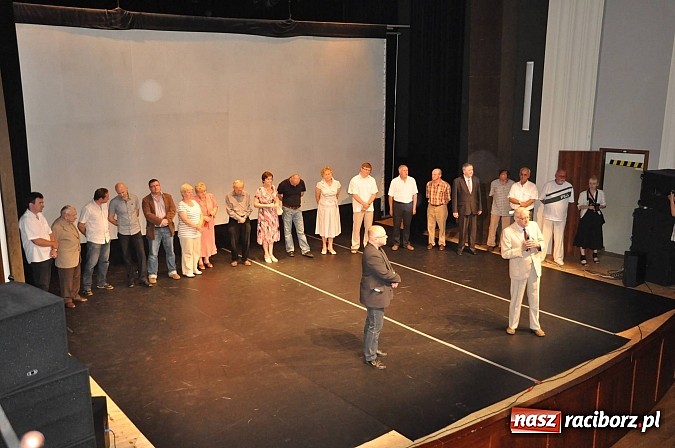 Zdjęcie w galerii na portalu naszraciborz.pl: Nowy film o Raciborzu pt. Z biegiem Psinki - premiera z oklaskami na widowni wiadomości z regionu