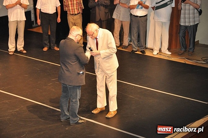 Zdjęcie w galerii na portalu naszraciborz.pl: Nowy film o Raciborzu pt. Z biegiem Psinki - premiera z oklaskami na widowni wiadomości z regionu