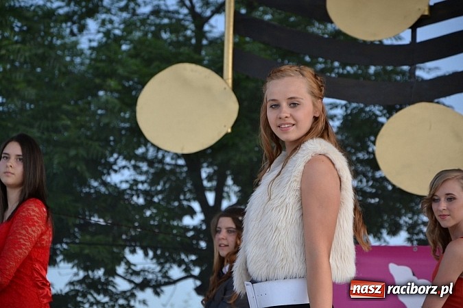 Zdjęcie w galerii na portalu naszraciborz.pl: W Tworkowie wybrali najsympatyczniejszą nastolatkę wiadomości z regionu