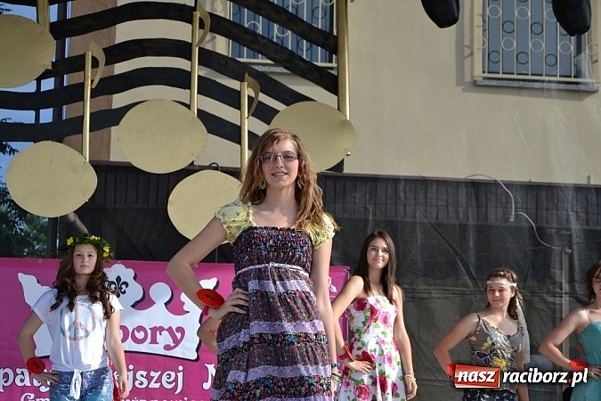 Zdjęcie w galerii na portalu naszraciborz.pl: W Tworkowie wybrali najsympatyczniejszą nastolatkę wiadomości z regionu