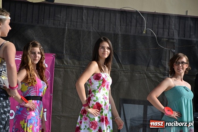 Zdjęcie w galerii na portalu naszraciborz.pl: W Tworkowie wybrali najsympatyczniejszą nastolatkę wiadomości z regionu