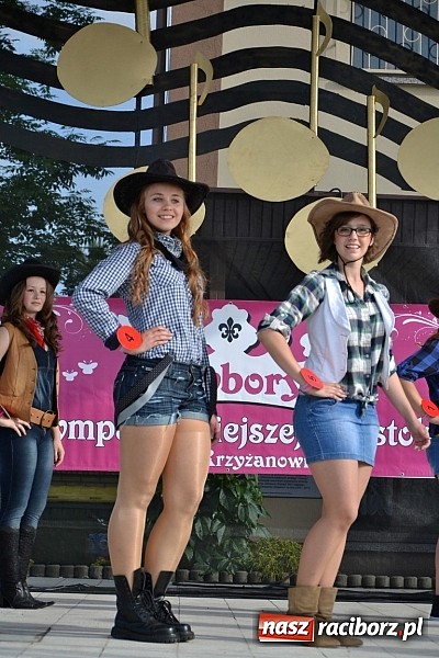 Zdjęcie w galerii na portalu naszraciborz.pl: W Tworkowie wybrali najsympatyczniejszą nastolatkę wiadomości z regionu