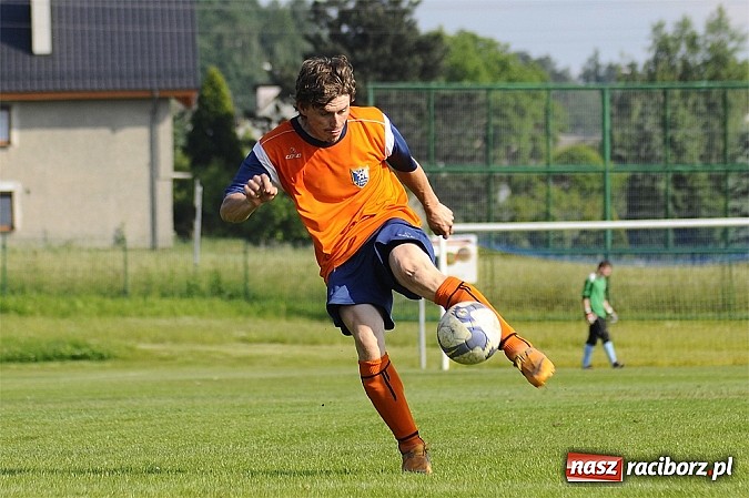 Zdjęcie w galerii na portalu naszraciborz.pl: Gamów przegrał w Brzeziu. Owsiszcze awansowały do A-klasy wiadomości z regionu