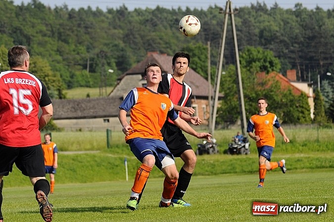 Zdjęcie w galerii na portalu naszraciborz.pl: Gamów przegrał w Brzeziu. Owsiszcze awansowały do A-klasy wiadomości z regionu