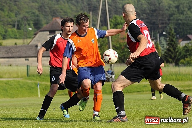 Zdjęcie w galerii na portalu naszraciborz.pl: Gamów przegrał w Brzeziu. Owsiszcze awansowały do A-klasy wiadomości z regionu