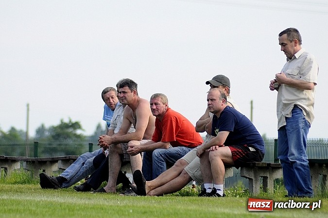 Zdjęcie w galerii na portalu naszraciborz.pl: Gamów przegrał w Brzeziu. Owsiszcze awansowały do A-klasy wiadomości z regionu