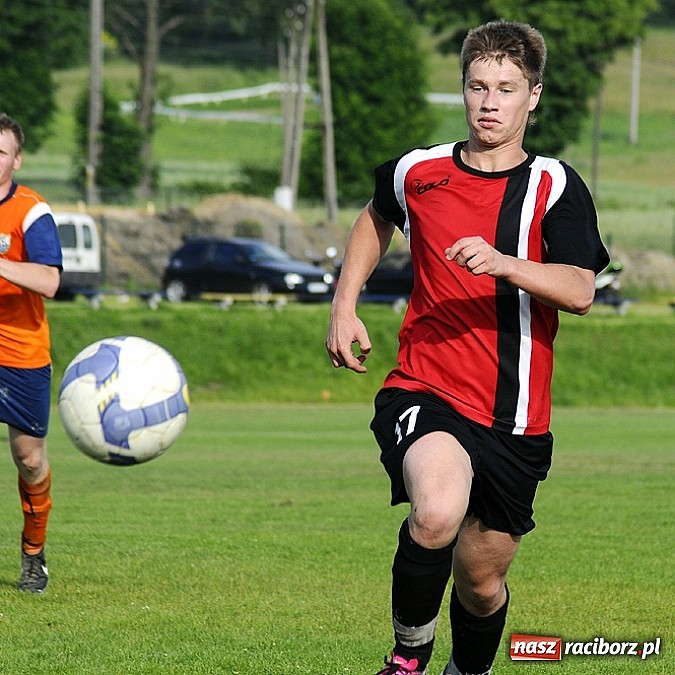 Zdjęcie w galerii na portalu naszraciborz.pl: Gamów przegrał w Brzeziu. Owsiszcze awansowały do A-klasy wiadomości z regionu