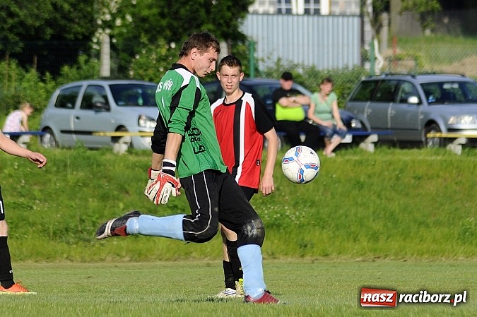 Zdjęcie w galerii na portalu naszraciborz.pl: Gamów przegrał w Brzeziu. Owsiszcze awansowały do A-klasy wiadomości z regionu