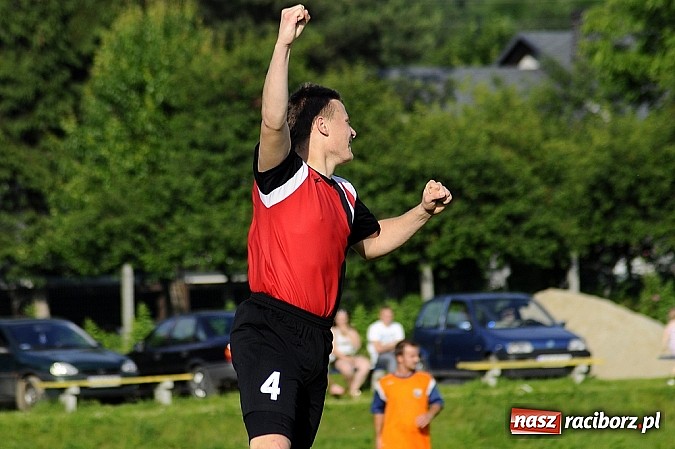 Zdjęcie w galerii na portalu naszraciborz.pl: Gamów przegrał w Brzeziu. Owsiszcze awansowały do A-klasy wiadomości z regionu