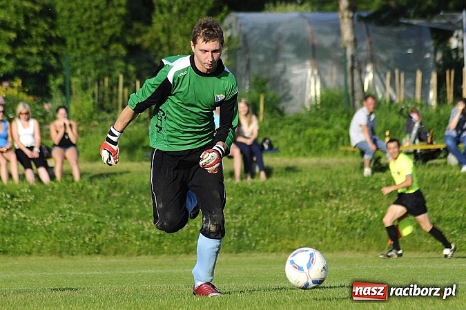 Zdjęcie w galerii na portalu naszraciborz.pl: Gamów przegrał w Brzeziu. Owsiszcze awansowały do A-klasy wiadomości z regionu