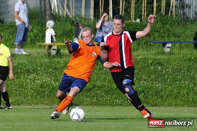 Zdjęcie w galerii na portalu naszraciborz.pl: Gamów przegrał w Brzeziu. Owsiszcze awansowały do A-klasy wiadomości z regionu