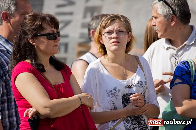Zdjęcie w galerii na portalu naszraciborz.pl: Zamek kolorowy międzynarodowym folklorem wiadomości z regionu