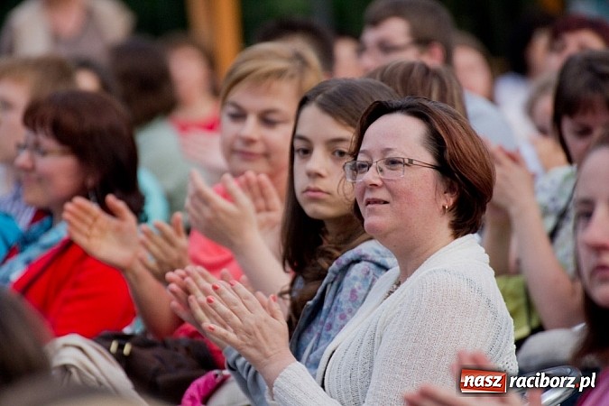 Zdjęcie w galerii na portalu naszraciborz.pl: Mocny początek festiwalu Spotkałem Pana wiadomości z regionu