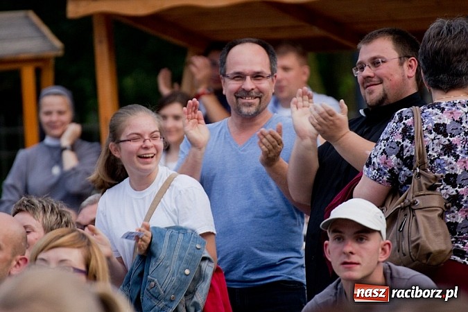 Zdjęcie w galerii na portalu naszraciborz.pl: Mocny początek festiwalu Spotkałem Pana wiadomości z regionu
