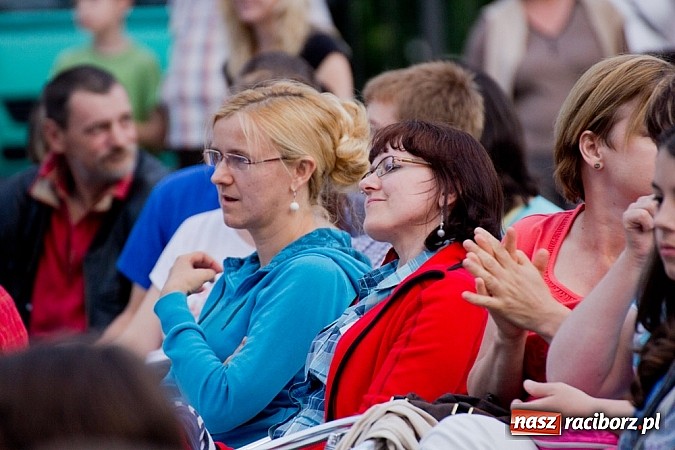 Zdjęcie w galerii na portalu naszraciborz.pl: Mocny początek festiwalu Spotkałem Pana wiadomości z regionu