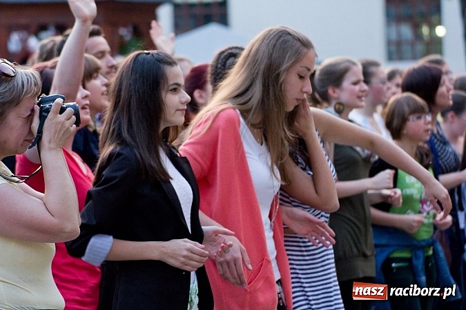 Zdjęcie w galerii na portalu naszraciborz.pl: Mocny początek festiwalu Spotkałem Pana wiadomości z regionu