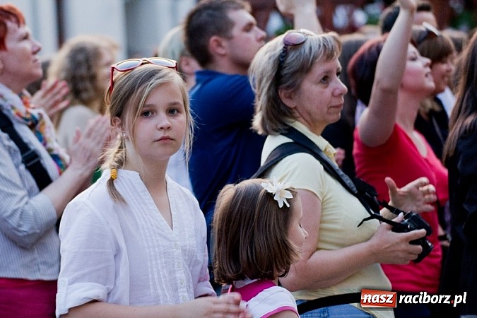 Zdjęcie w galerii na portalu naszraciborz.pl: Mocny początek festiwalu Spotkałem Pana wiadomości z regionu