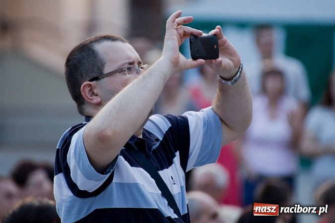 Zdjęcie w galerii na portalu naszraciborz.pl: Mocny początek festiwalu Spotkałem Pana wiadomości z regionu