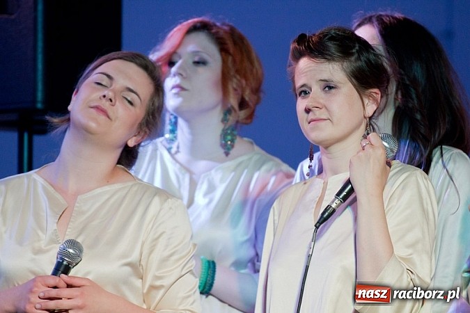 Zdjęcie w galerii na portalu naszraciborz.pl: Mocny początek festiwalu Spotkałem Pana wiadomości z regionu