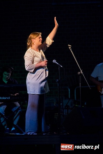 Zdjęcie w galerii na portalu naszraciborz.pl: Mocny początek festiwalu Spotkałem Pana wiadomości z regionu