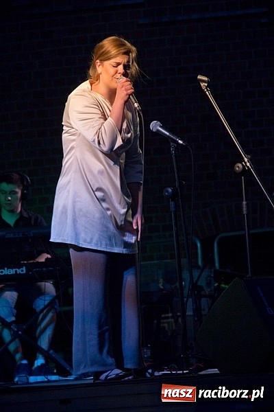 Zdjęcie w galerii na portalu naszraciborz.pl: Mocny początek festiwalu Spotkałem Pana wiadomości z regionu
