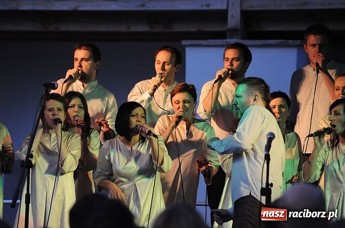 Zdjęcie w galerii na portalu naszraciborz.pl: Mocny początek festiwalu Spotkałem Pana wiadomości z regionu