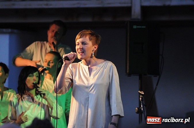 Zdjęcie w galerii na portalu naszraciborz.pl: Mocny początek festiwalu Spotkałem Pana wiadomości z regionu