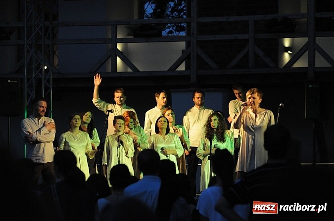 Zdjęcie w galerii na portalu naszraciborz.pl: Mocny początek festiwalu Spotkałem Pana wiadomości z regionu