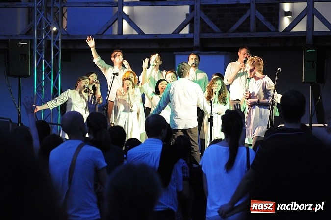 Zdjęcie w galerii na portalu naszraciborz.pl: Mocny początek festiwalu Spotkałem Pana wiadomości z regionu