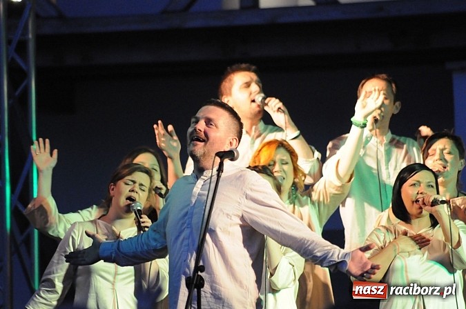 Zdjęcie w galerii na portalu naszraciborz.pl: Mocny początek festiwalu Spotkałem Pana wiadomości z regionu