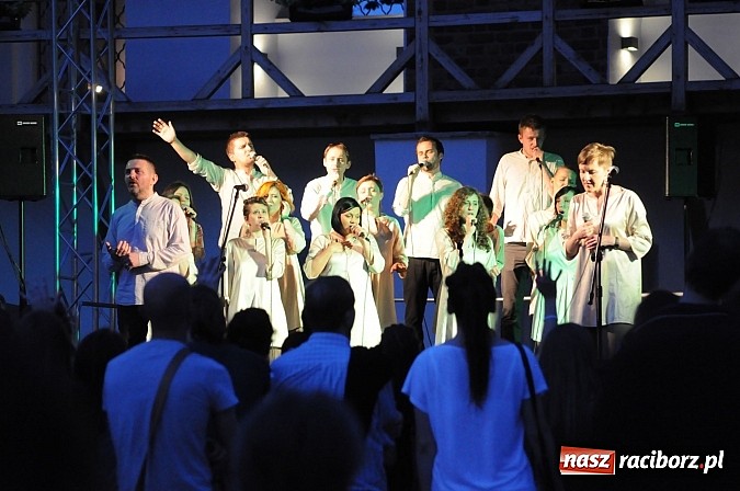 Zdjęcie w galerii na portalu naszraciborz.pl: Mocny początek festiwalu Spotkałem Pana wiadomości z regionu