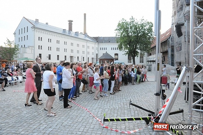 Zdjęcie w galerii na portalu naszraciborz.pl: Mocny początek festiwalu Spotkałem Pana wiadomości z regionu