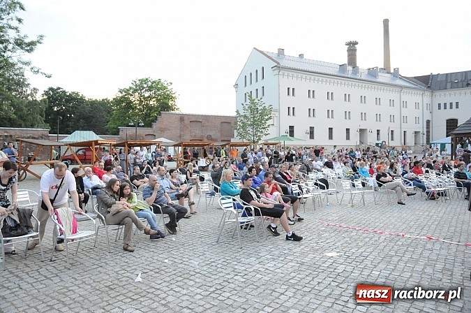 Zdjęcie w galerii na portalu naszraciborz.pl: Mocny początek festiwalu Spotkałem Pana wiadomości z regionu