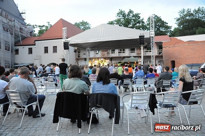 Zdjęcie w galerii na portalu naszraciborz.pl: Mocny początek festiwalu Spotkałem Pana wiadomości z regionu