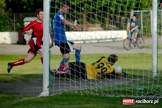 Zdjęcie w galerii na portalu naszraciborz.pl: Grad goli w Chałupkach. Jubilat górą wiadomości z regionu
