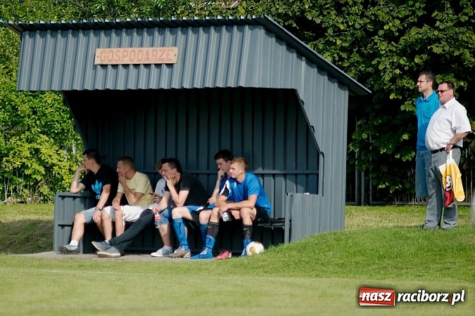 Zdjęcie w galerii na portalu naszraciborz.pl: Grad goli w Chałupkach. Jubilat górą wiadomości z regionu
