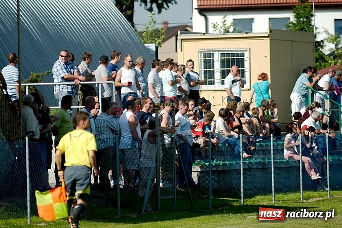 Zdjęcie w galerii na portalu naszraciborz.pl: Grad goli w Chałupkach. Jubilat górą wiadomości z regionu