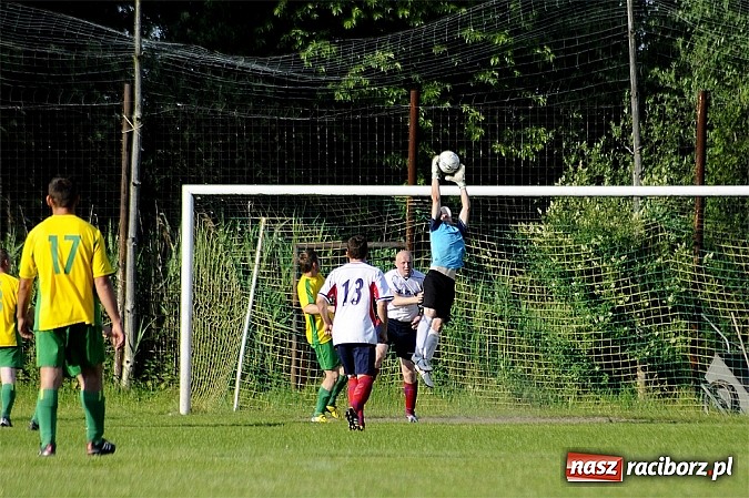 Zdjęcie w galerii na portalu naszraciborz.pl: Koziołki żegnają się z A klasą wiadomości z regionu