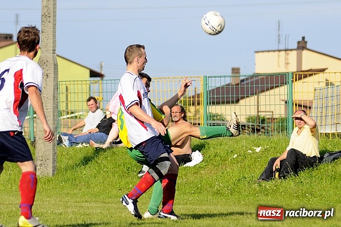 Zdjęcie w galerii na portalu naszraciborz.pl: Koziołki żegnają się z A klasą wiadomości z regionu