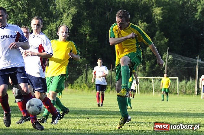 Zdjęcie w galerii na portalu naszraciborz.pl: Koziołki żegnają się z A klasą wiadomości z regionu
