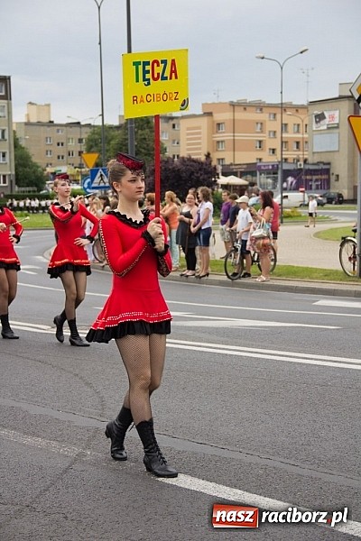 Zdjęcie w galerii na portalu naszraciborz.pl: Międzynarodowa parada z Rynku na zamek wiadomości z regionu