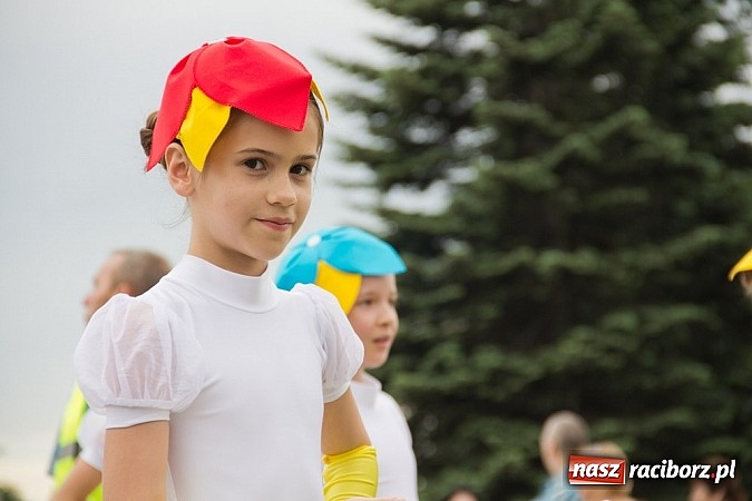 Zdjęcie w galerii na portalu naszraciborz.pl: Międzynarodowa parada z Rynku na zamek wiadomości z regionu