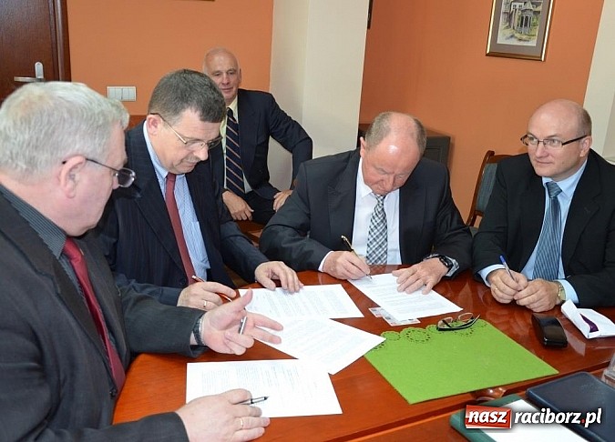 Zdjęcie w galerii na portalu naszraciborz.pl: Powiat Wodzisławski objął udziały w PKS Racibórz wiadomości z regionu