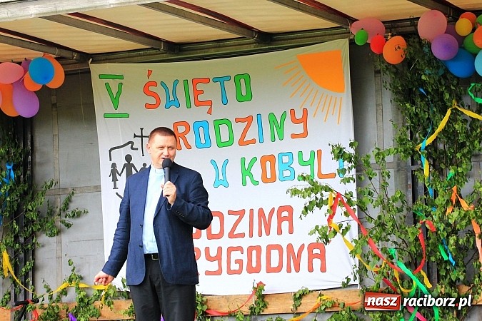 Zdjęcie w galerii na portalu naszraciborz.pl: Rodzina wiarygodna - Święto Rodziny w Kobyli wiadomości z regionu