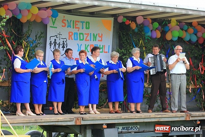 Zdjęcie w galerii na portalu naszraciborz.pl: Rodzina wiarygodna - Święto Rodziny w Kobyli wiadomości z regionu